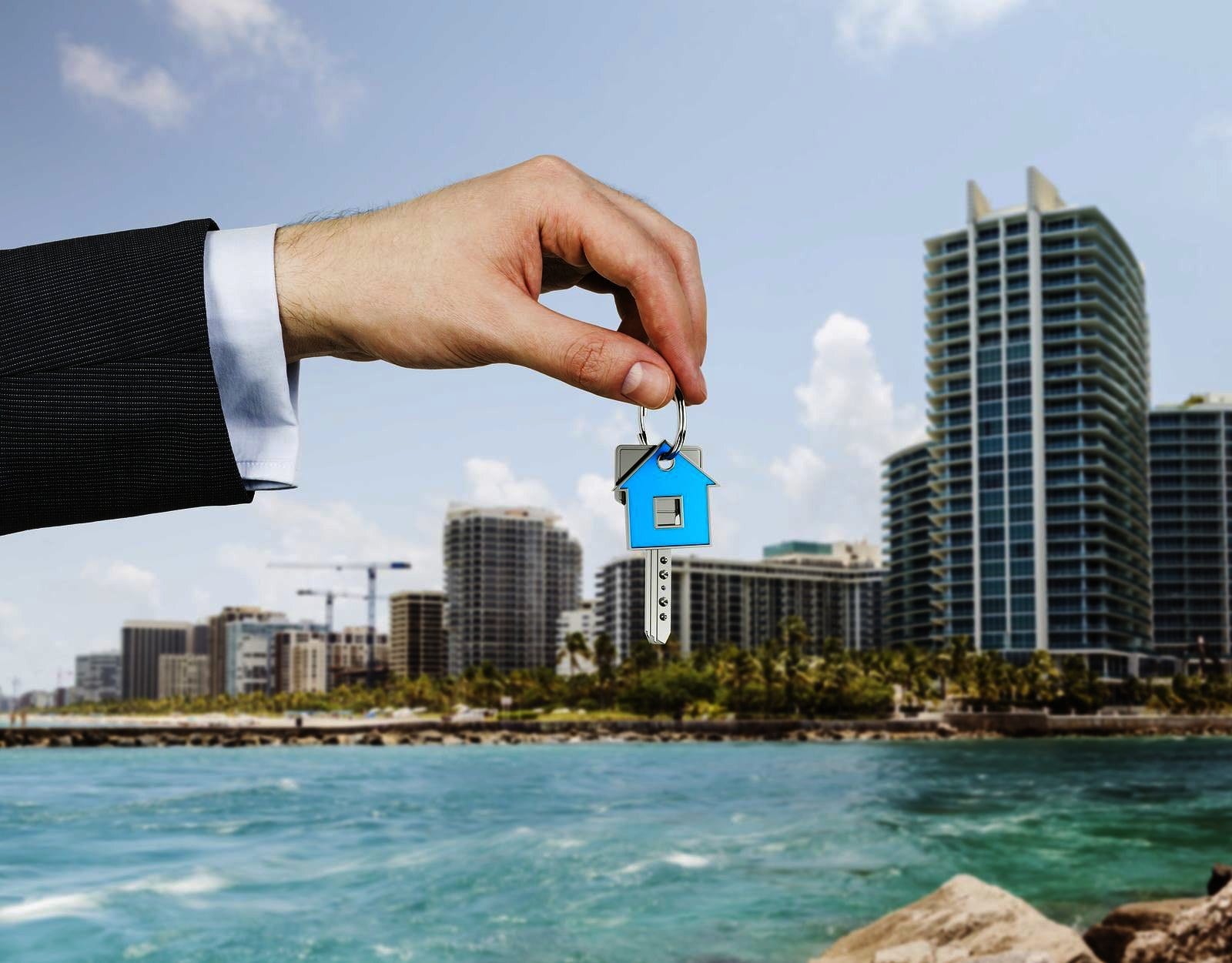 Residential vs. Commercial Real Estate Agent