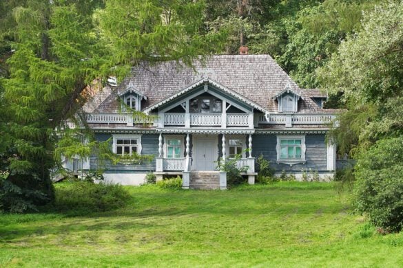 10 Things You Should Know Before Buying a 100 Year Old House